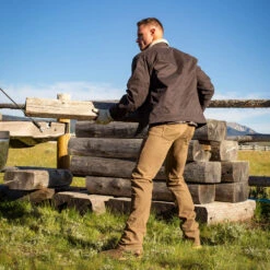 Ariat Men's M7 Rocker Stretch Grizzly Straight Whiskey Jeans 10036875 8 Ariat Men's M7 Rocker Stretch Grizzly Straight Whiskey Jeans 10036875 -Western Edge Men Sales Store 10036875 lifestyle